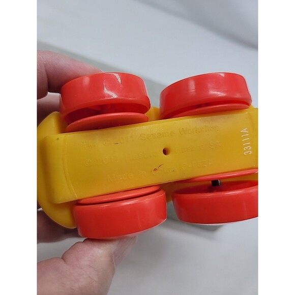 Elmo 2011 Hasbro 4"  Figure Car Sesame Street Workshop Yellow Orange Red - Picture 16 of 16